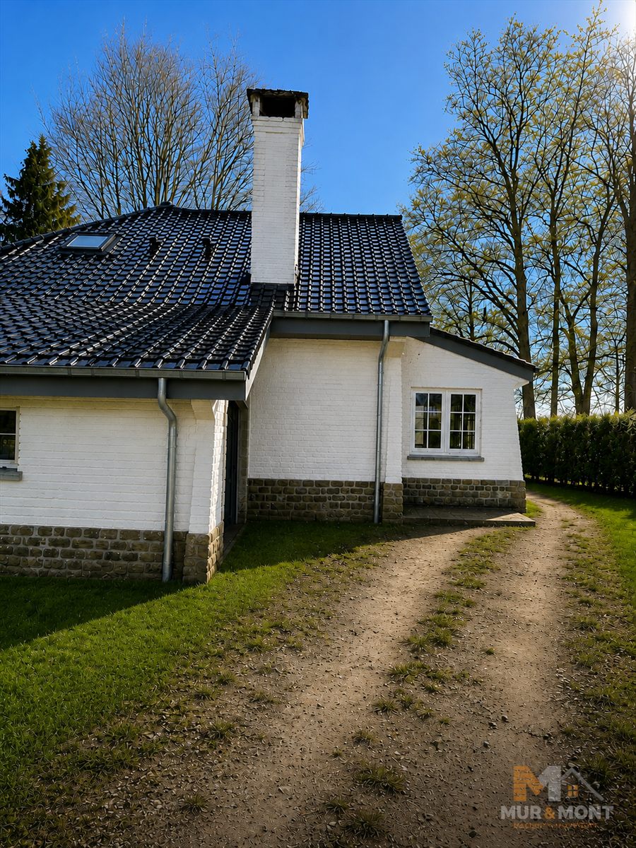 Maison rénovée avec bardage extérieur vue côté droit