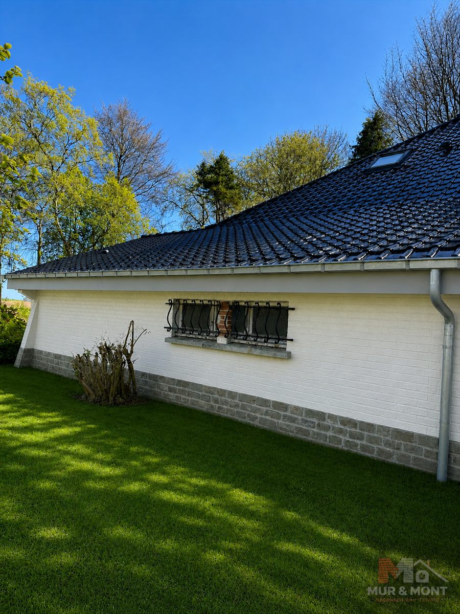 Maison rénovée avec bardage extérieur vue côté gauche